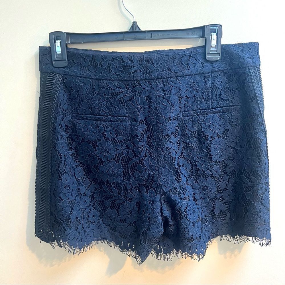 Ann Taylor navy lace shorts.  Size 4 - Picture 4 of 6